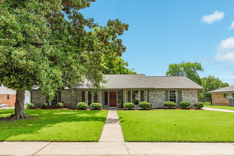 Photo of 320 Linden Lane, Lake Jackson, TX 77566
