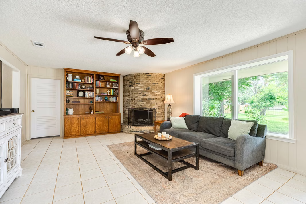 Photo 6 of 320 Linden Lane, Lake Jackson, TX