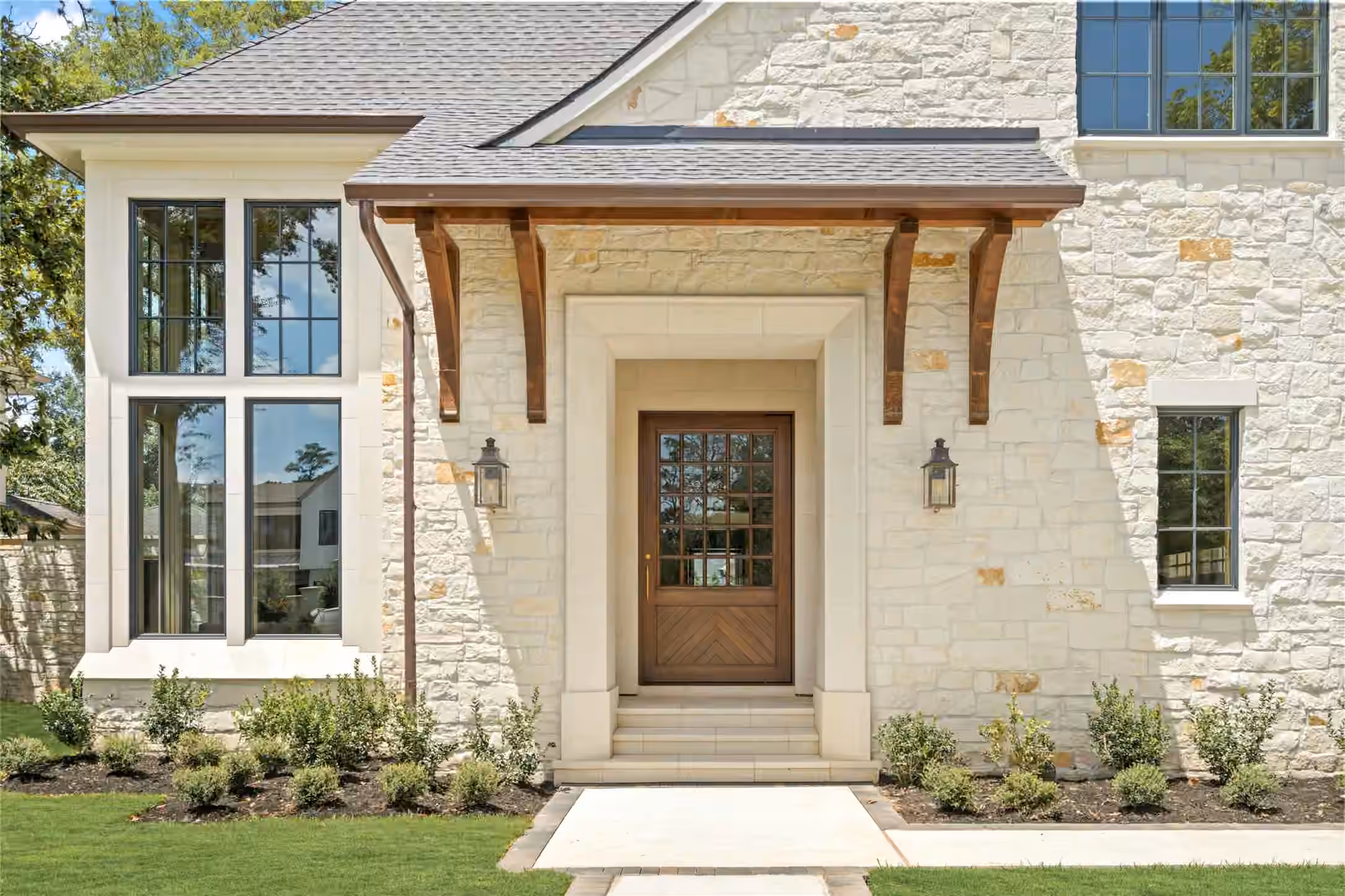 Photo 2 of 521 Trails End Street, Houston, TX