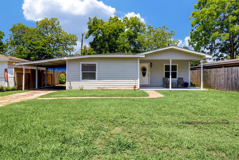 Photo of 310 W Francis Street, Baytown, TX 77520