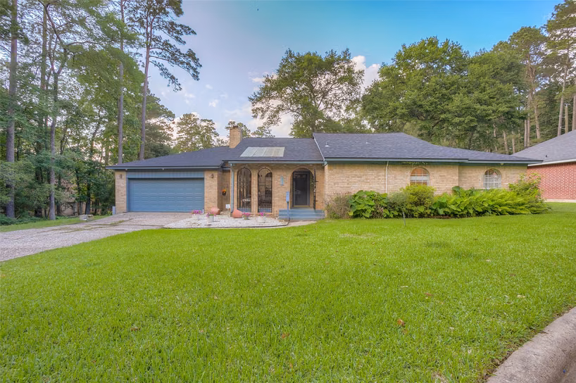 Photo of 404 River Oaks Drive, Huntsville, TX