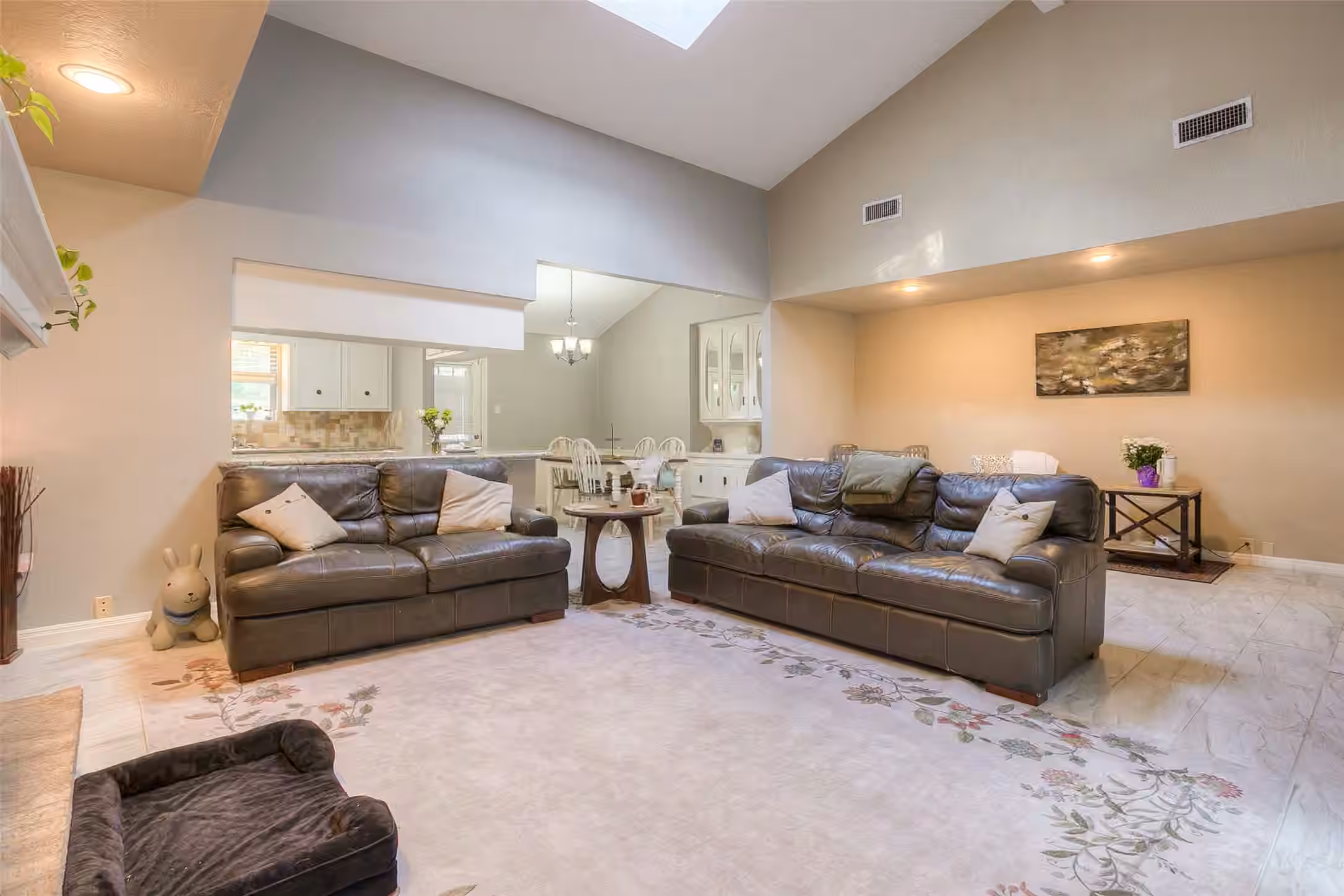 Photo 5 of 404 River Oaks Drive, Huntsville, TX