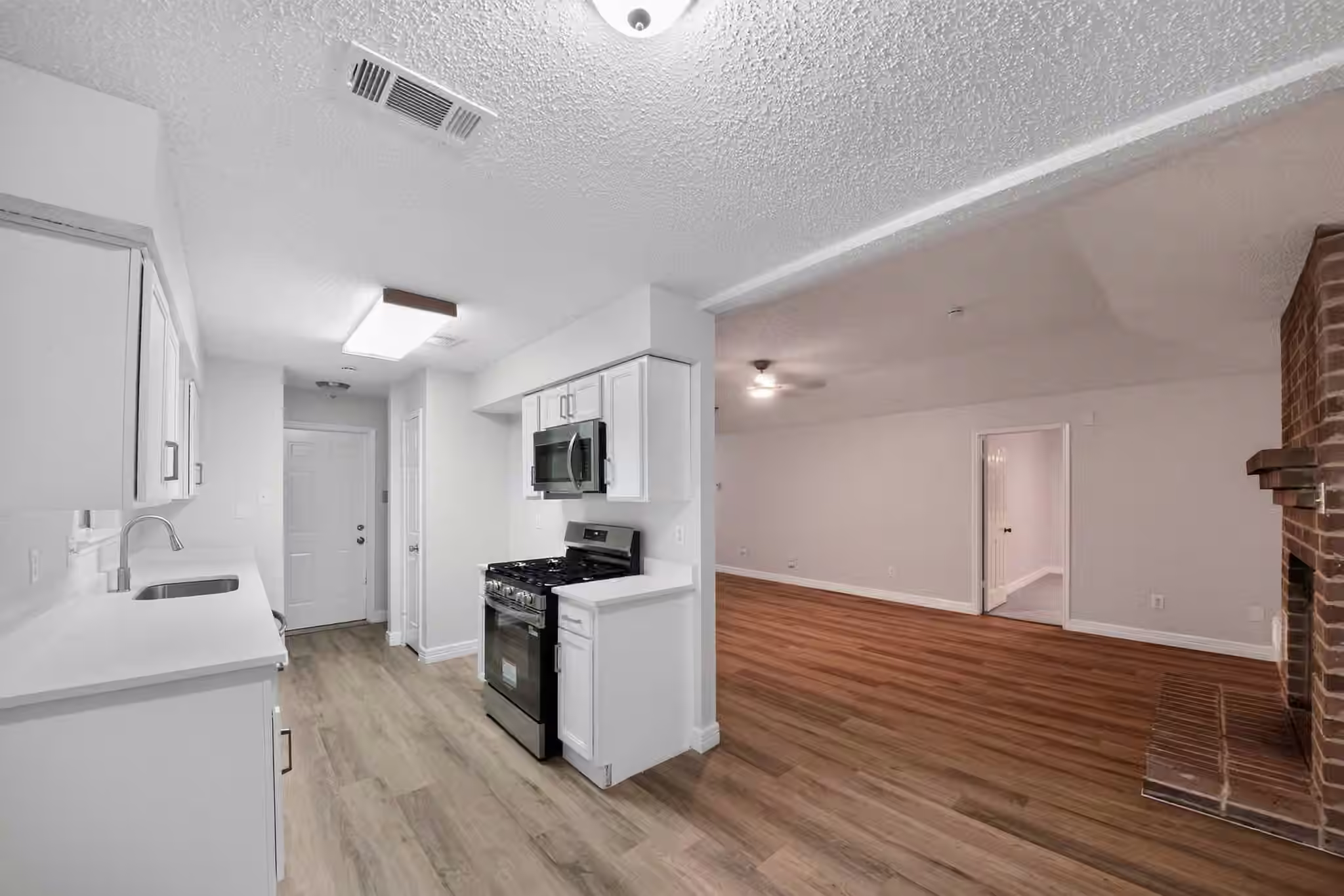 Photo 5 of 15410 Wildwood Lake Drive, Houston, TX