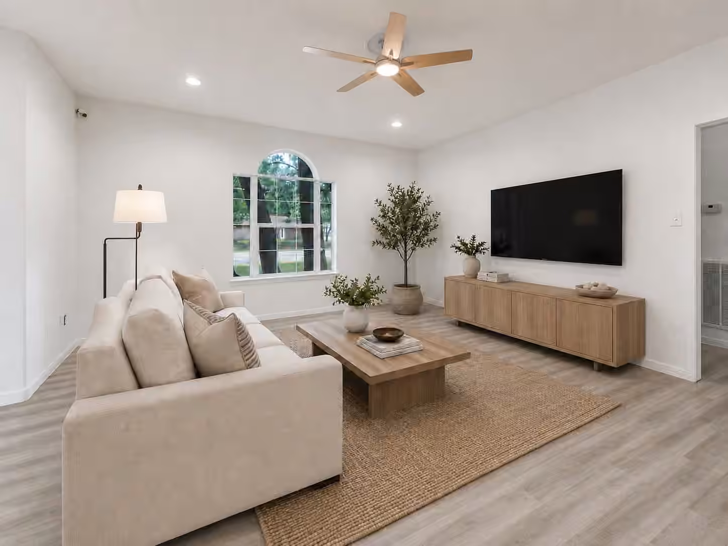 Photo 5 of 92 Tupelo Lane, Conroe, TX