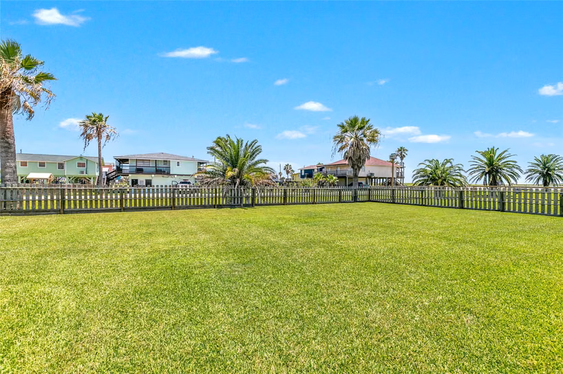 Photo 4 of 1319 Middle Street, Surfside Beach, TX