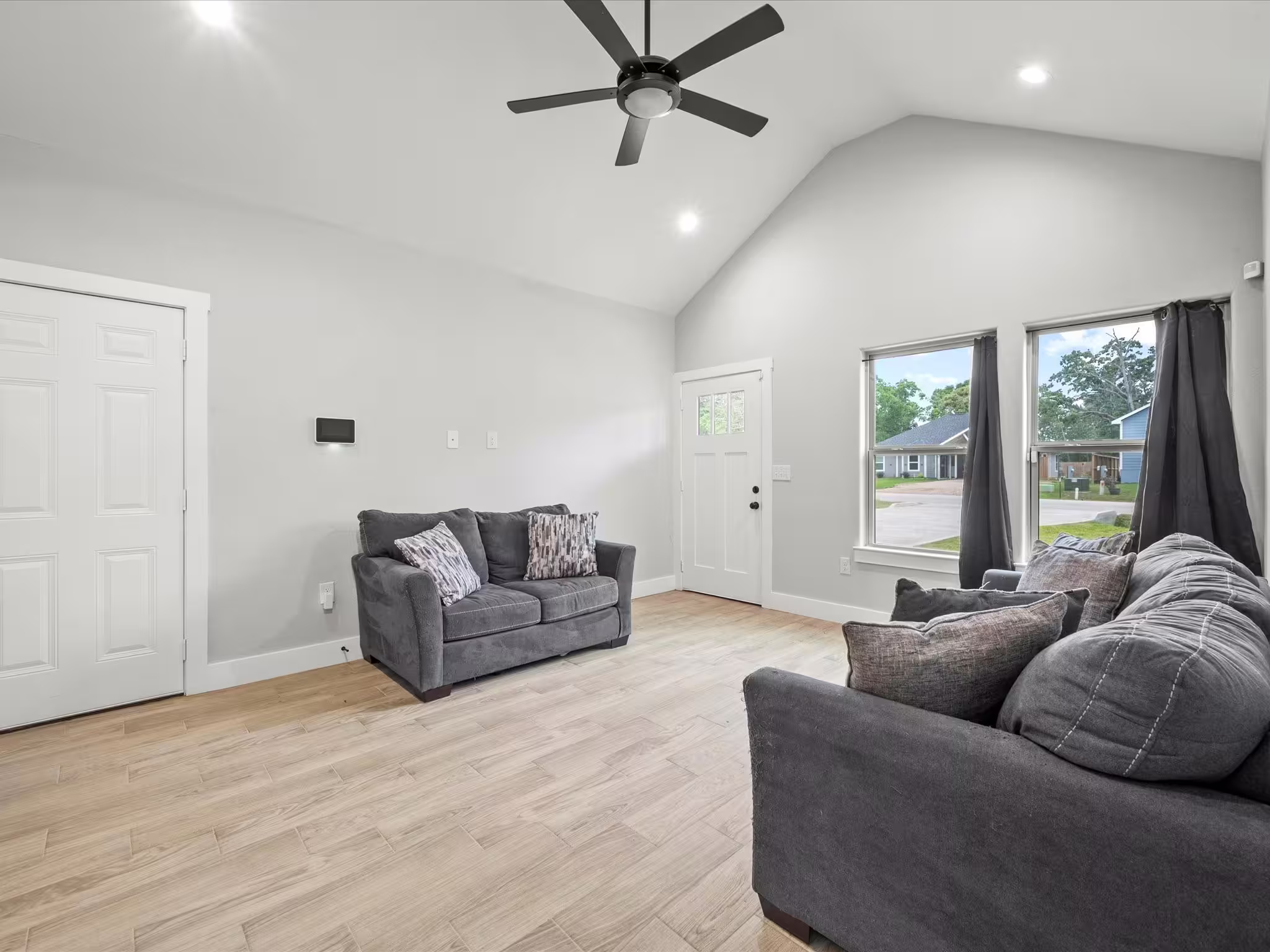 Photo 5 of 16322 Crockett Martin Estates Drive, Conroe, TX