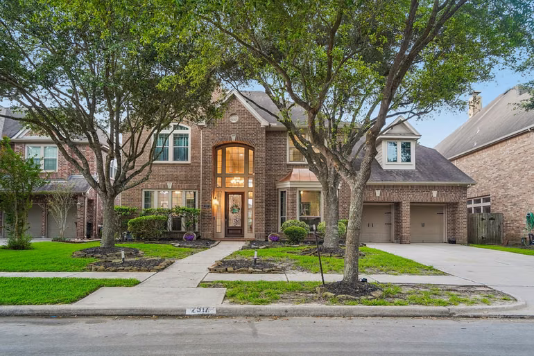 Photo 2 of 2917 Auburn Creek Lane, League City, TX