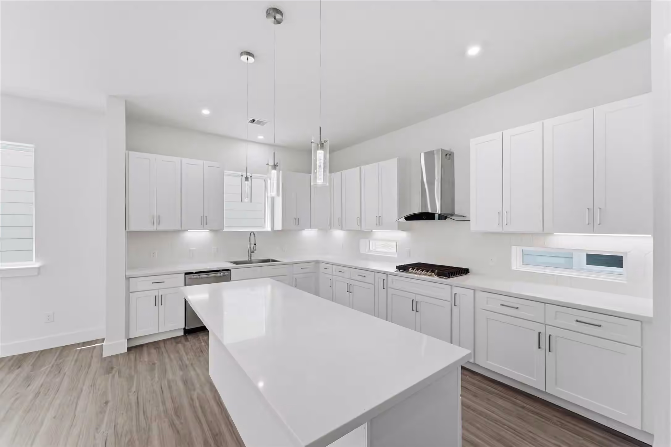 Photo 5 of 1422 W 34th 1/2 Street, Houston, TX