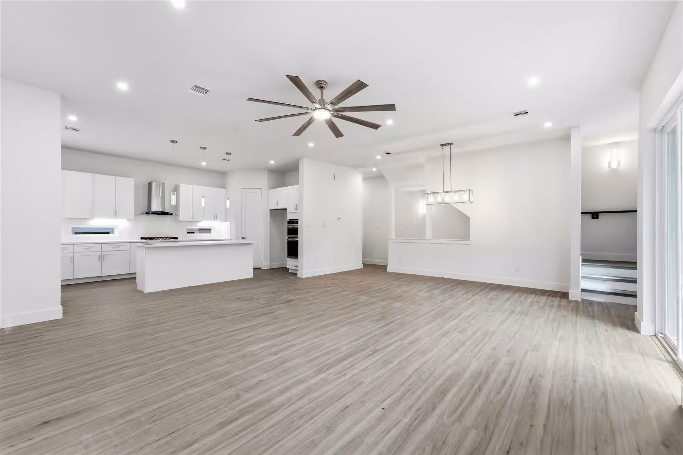 Photo 7 of 1422 W 34th 1/2 Street, Houston, TX
