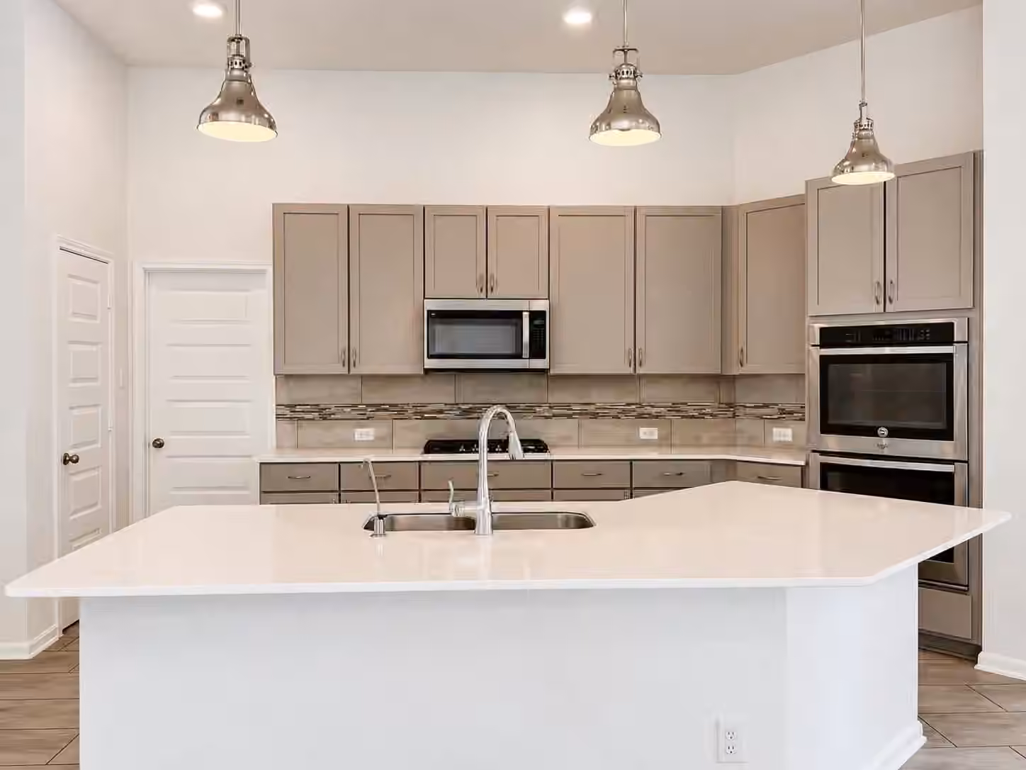 Photo 7 of 15515 Amber Manor Lane, Houston, TX