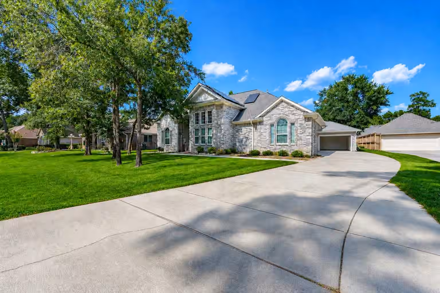 Photo of 757 Forest Lane Drive, Conroe, TX 77302