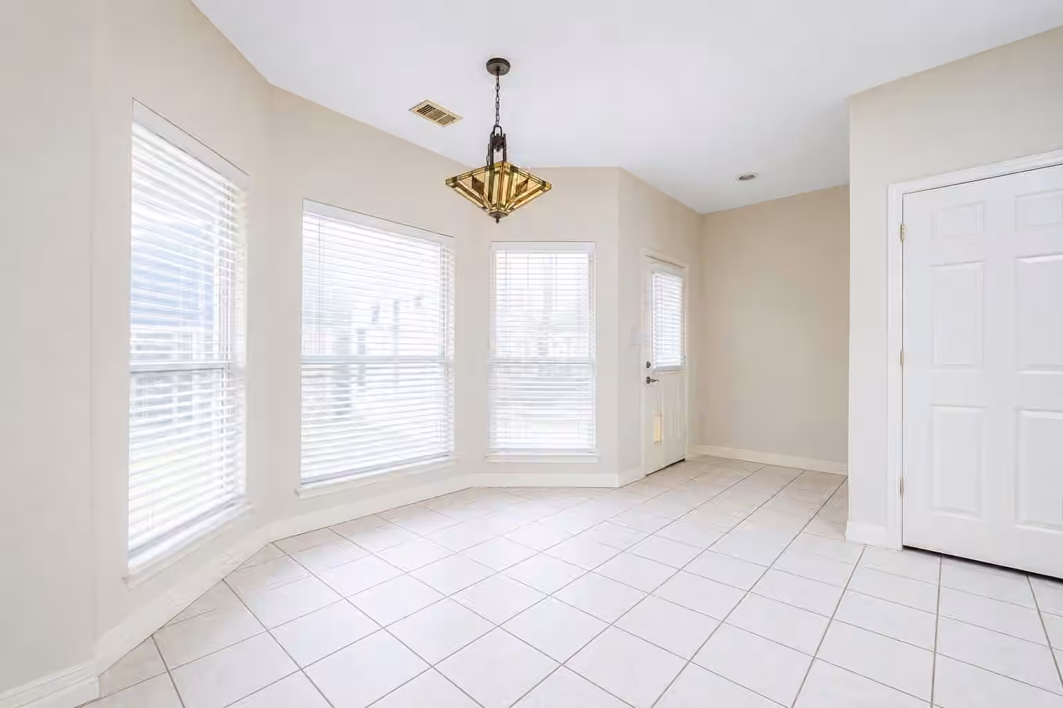 Photo 7 of 757 Forest Lane Drive, Conroe, TX