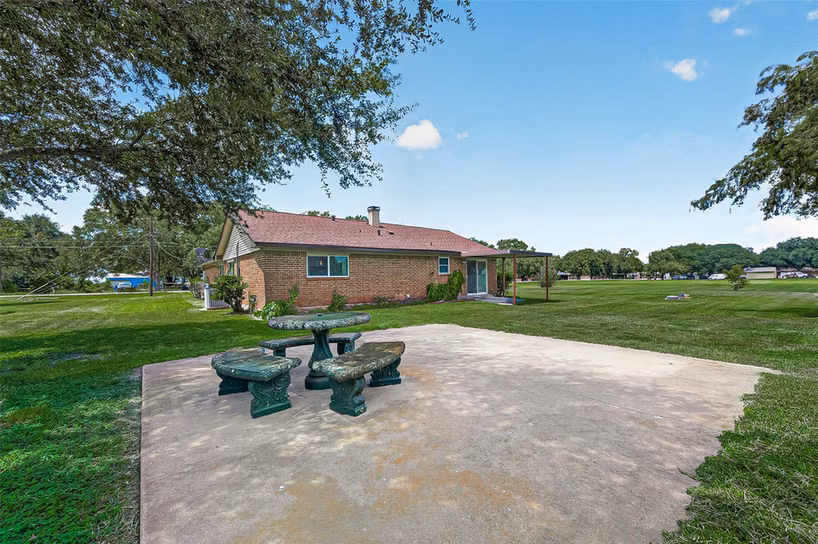Photo 4 of 6623 Mildred Road, Needville, TX