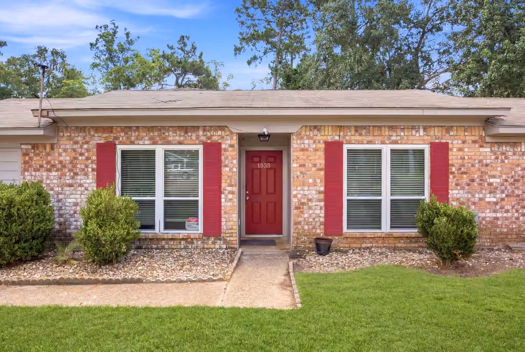 Photo 4 of 1835 S 3rd Street, Conroe, TX