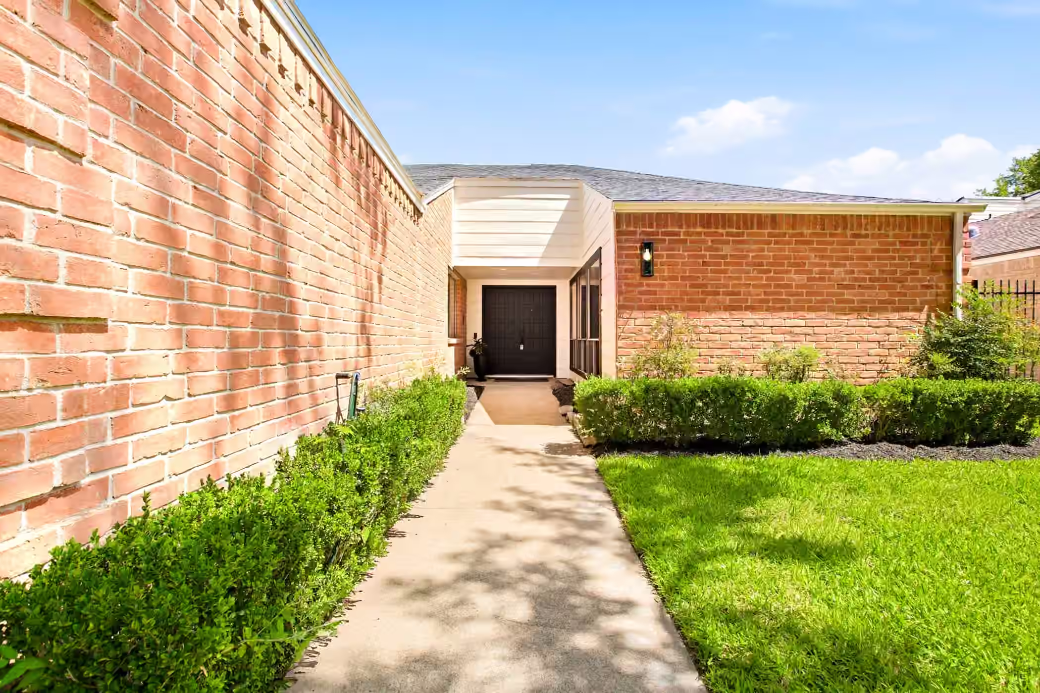 Photo 5 of 14118 Sandfield Drive, Houston, TX