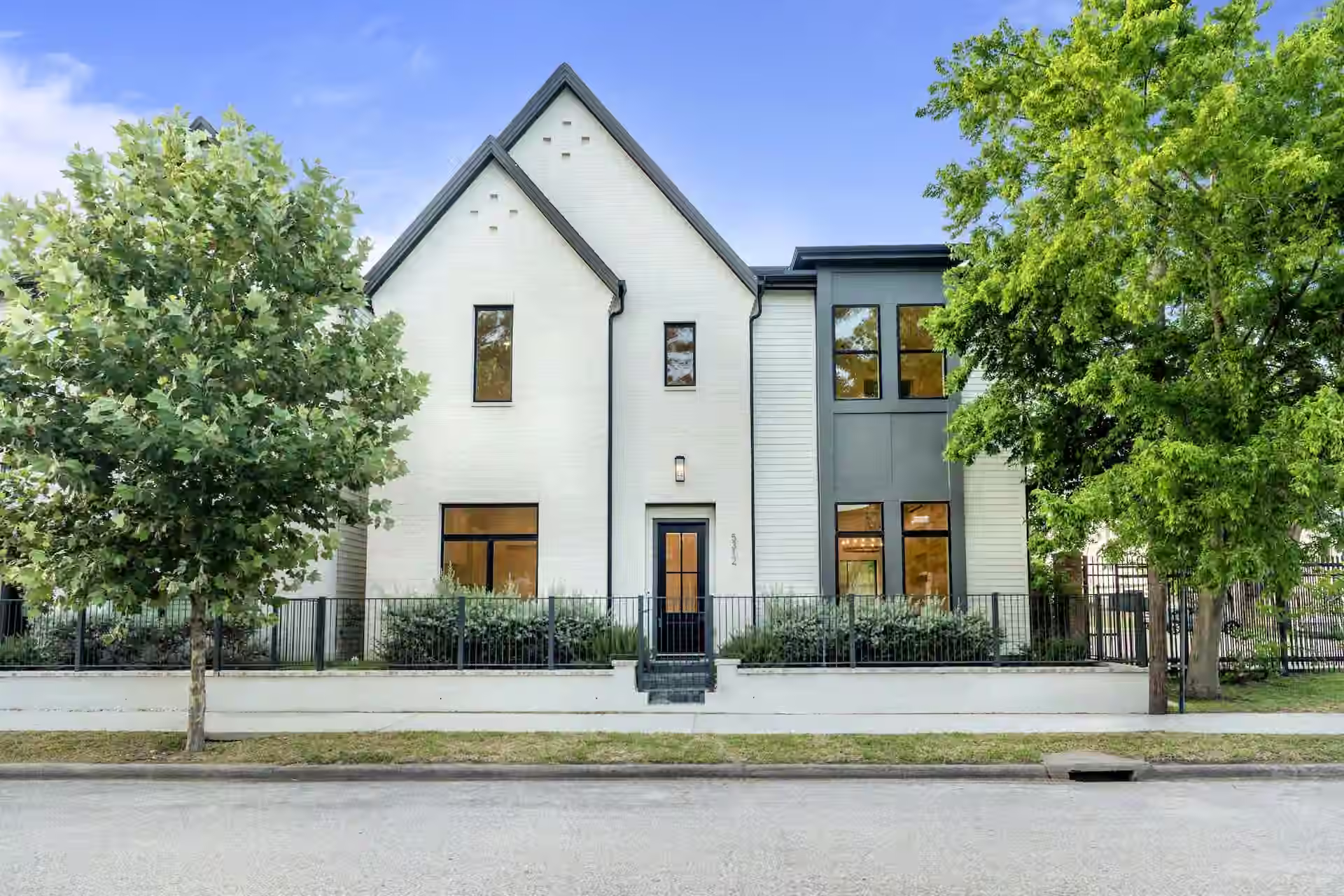 Photo of 5308 Wembley Downs Dr, Houston, TX