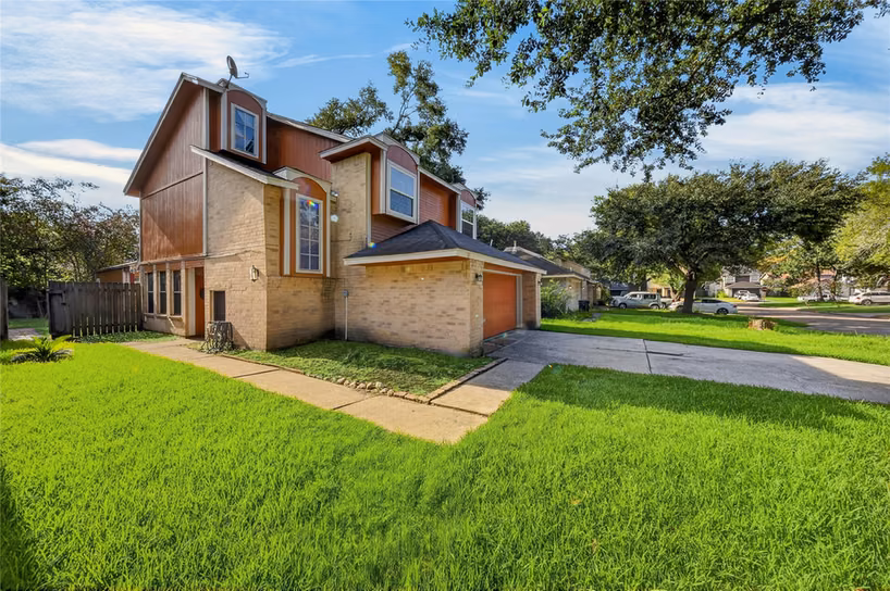 Photo 2 of 16618 Quiet Trail Drive, Humble, TX