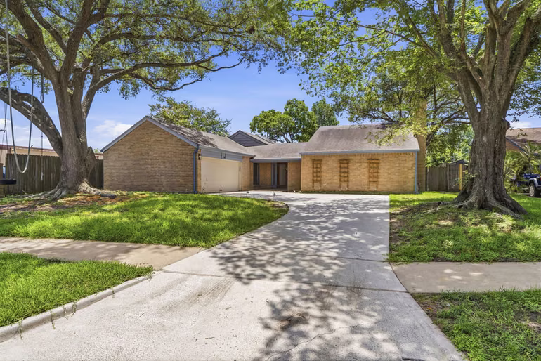 Photo 2 of 4330 Shady Springs Drive, Seabrook, TX