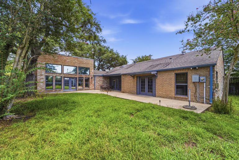 Photo 4 of 4330 Shady Springs Drive, Seabrook, TX