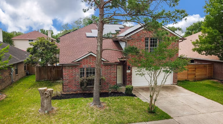 Photo 3 of 22523 HOLLY LAKE Drive, Katy, TX
