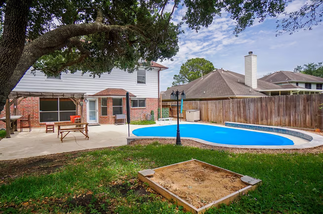 Photo 4 of 22523 HOLLY LAKE Drive, Katy, TX