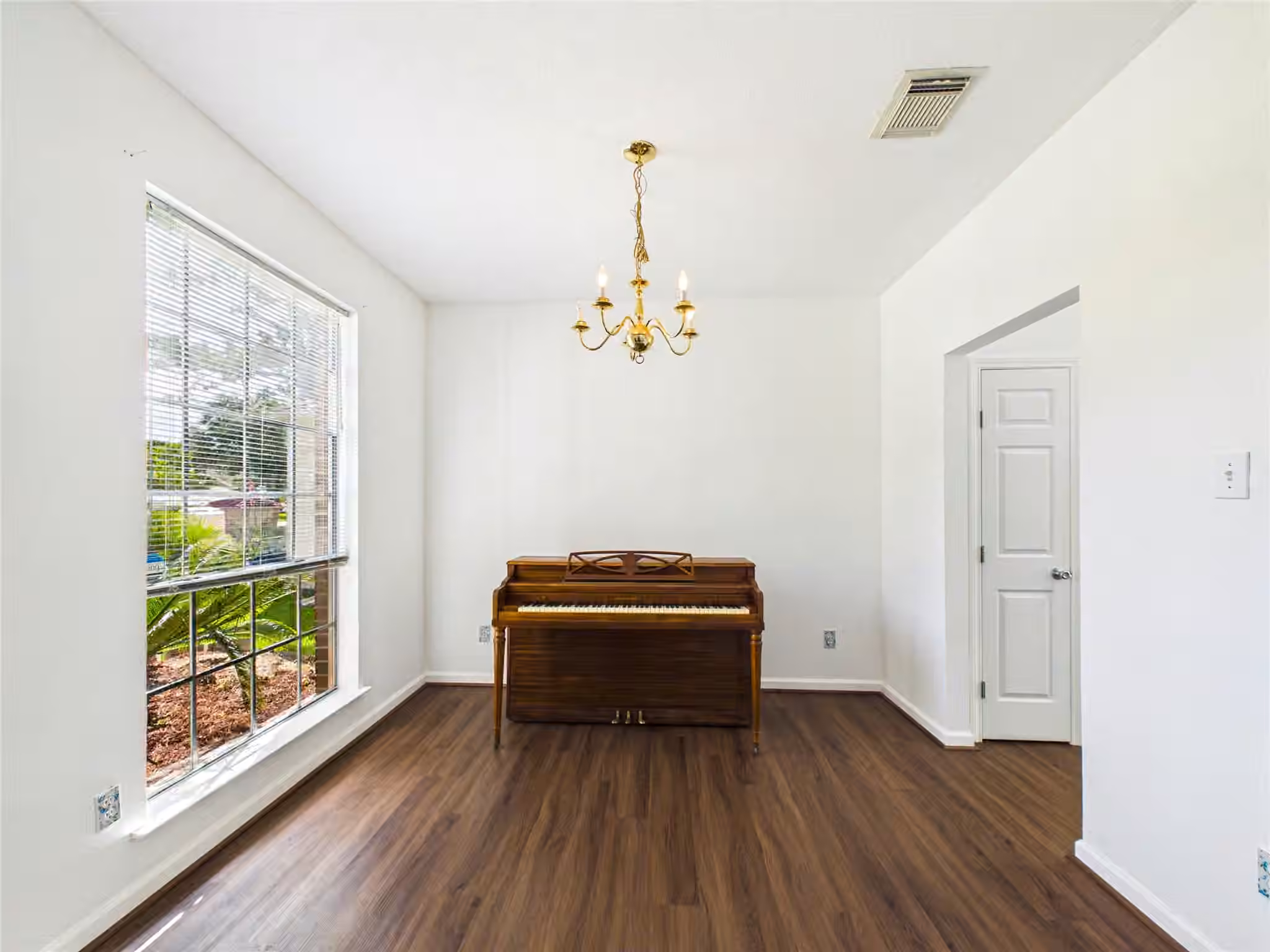 Photo 5 of 3006 Bay Breeze Drive, Dickinson, TX