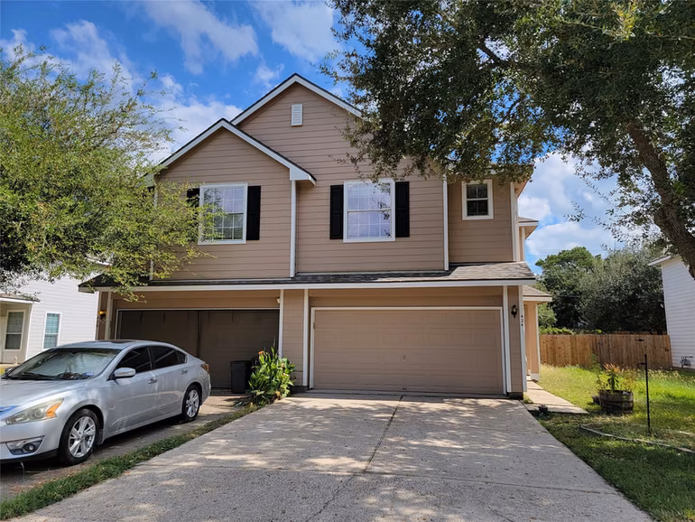 Photo of 424 Folk Crest Lane, League City, TX 77539