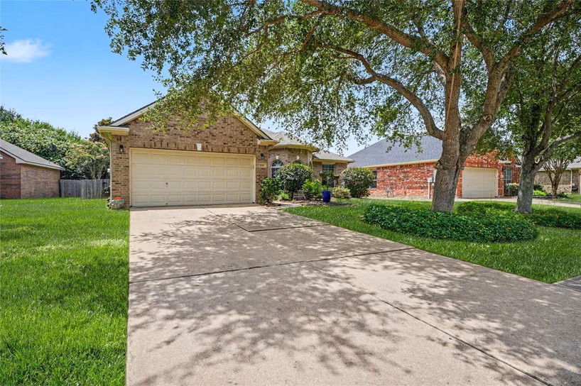 Photo 4 of 2129 Brittany Colony Drive, League City, TX