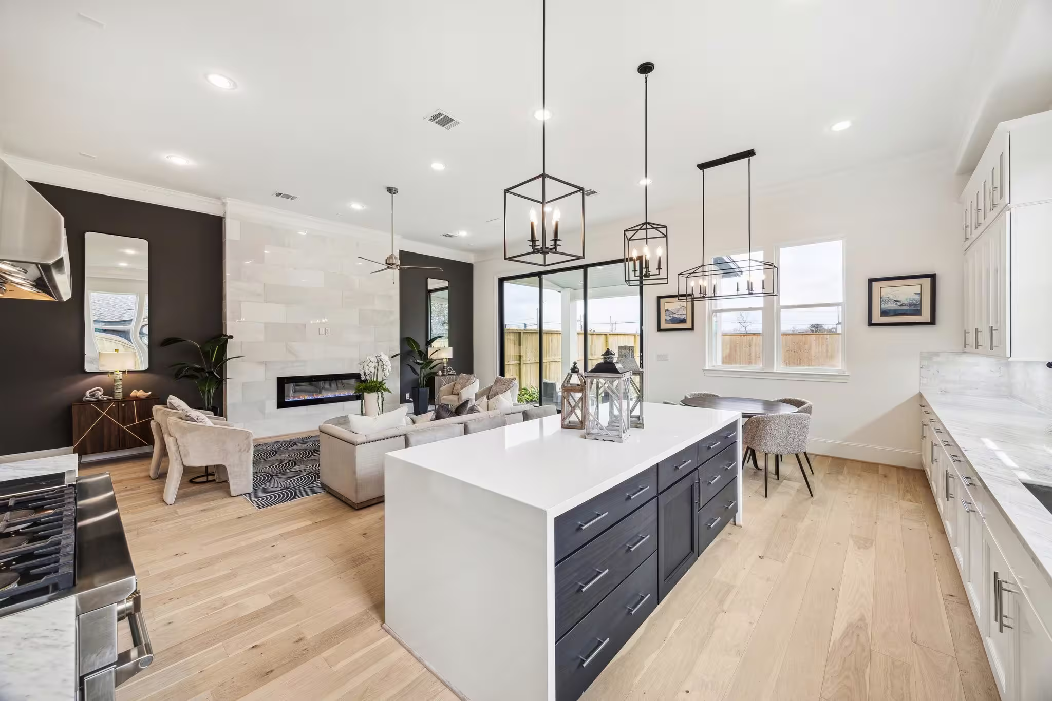 Photo 4 of 1720 Huge Oaks Street, Houston, TX
