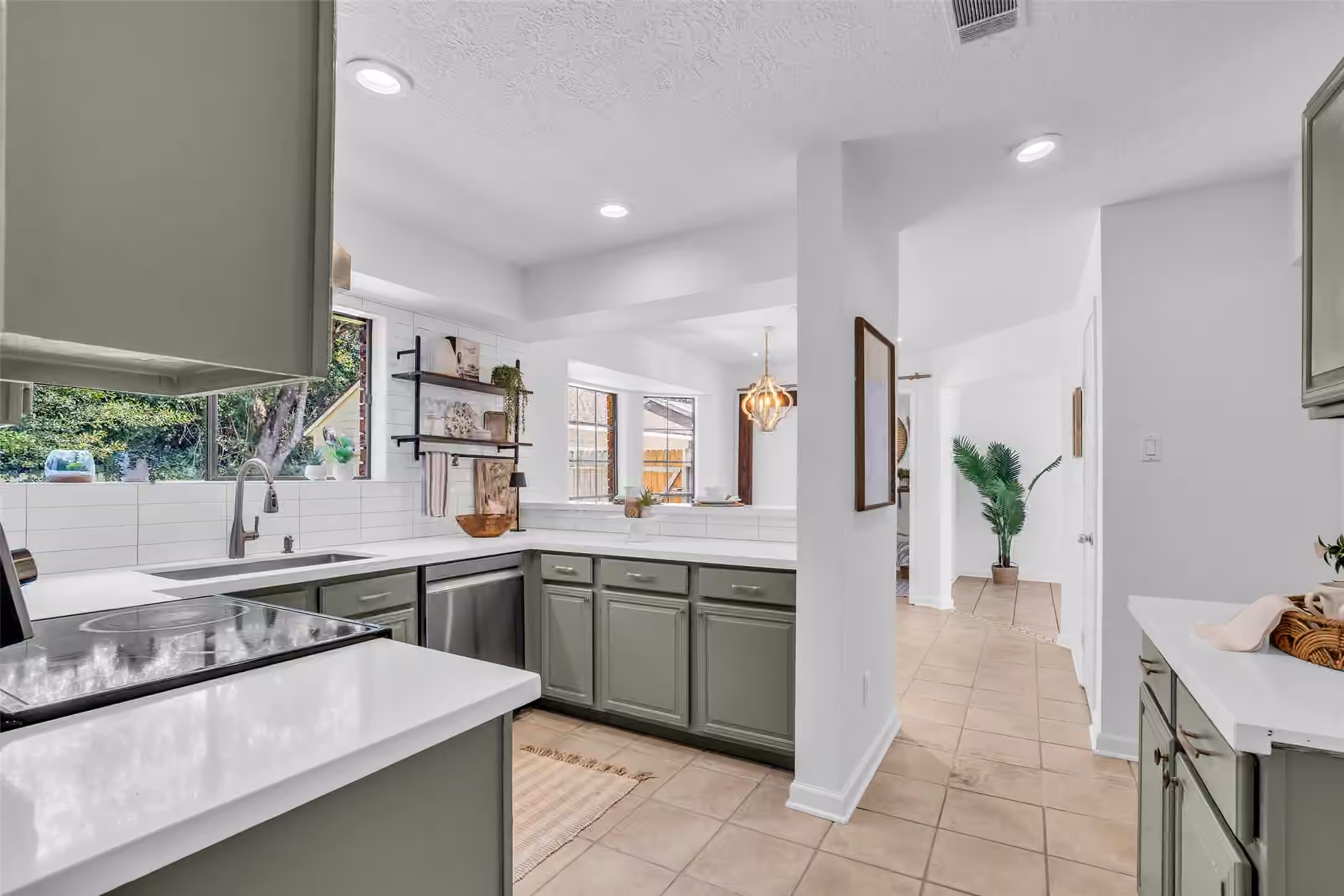 Photo 3 of 259 E Rainbow Ridge Circle, The Woodlands, TX