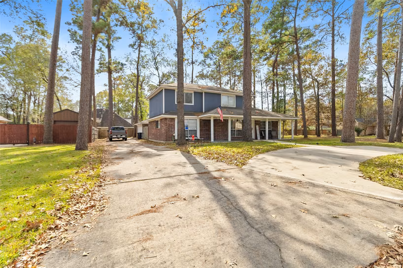 Photo 3 of 117 E Park Drive, Conroe, TX