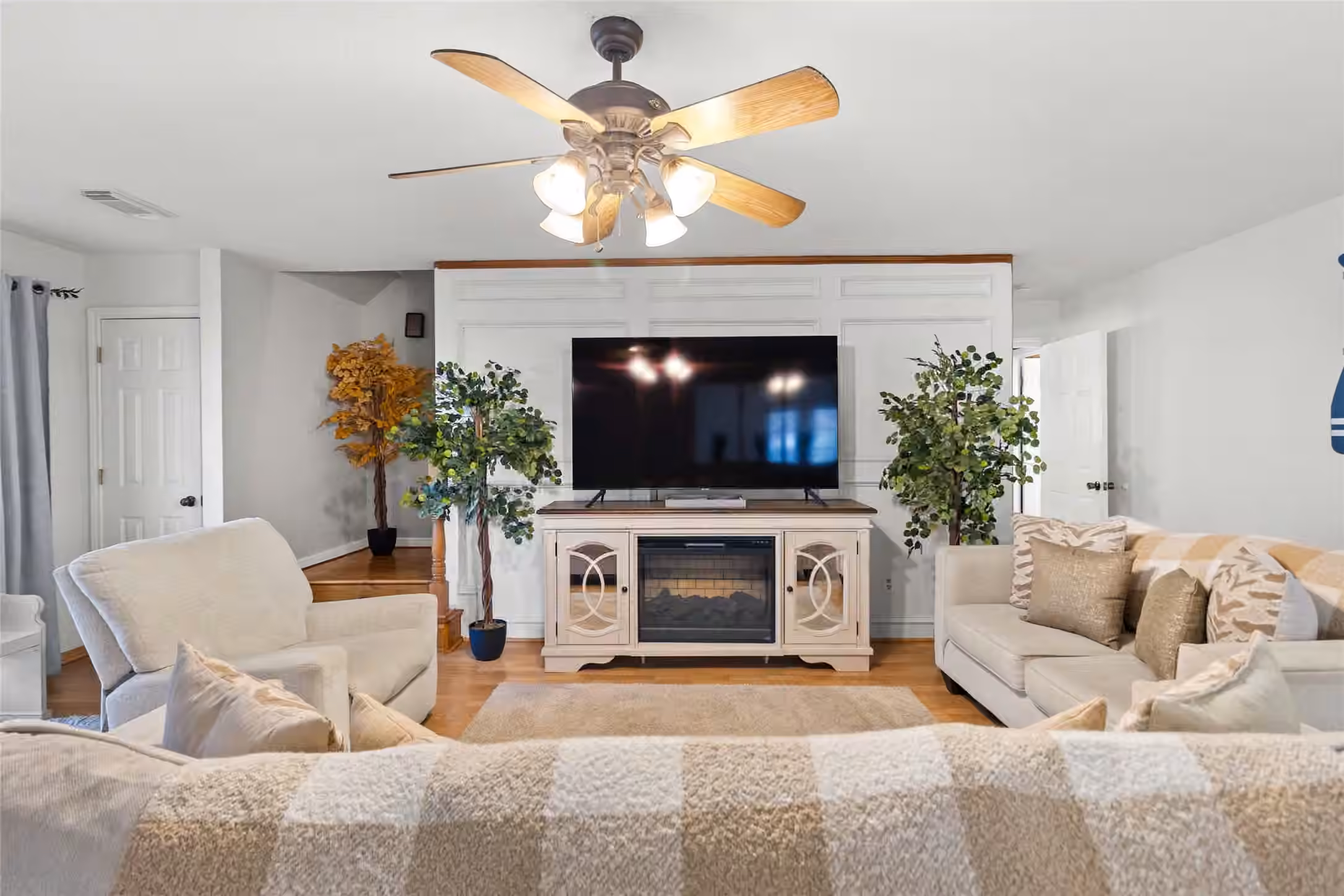 Photo 5 of 117 E Park Drive, Conroe, TX
