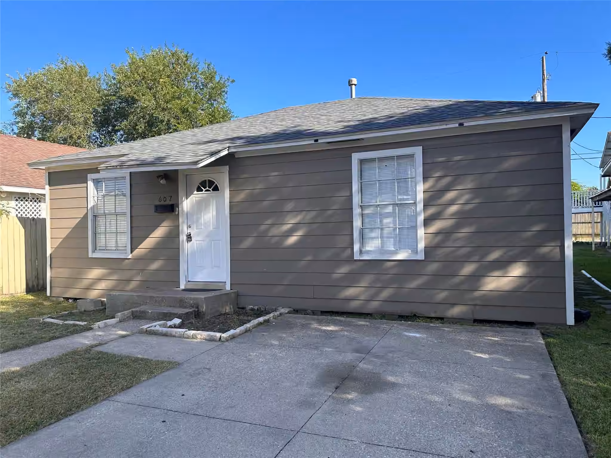 Photo 2 of 607 Bolster Street, Baytown, TX