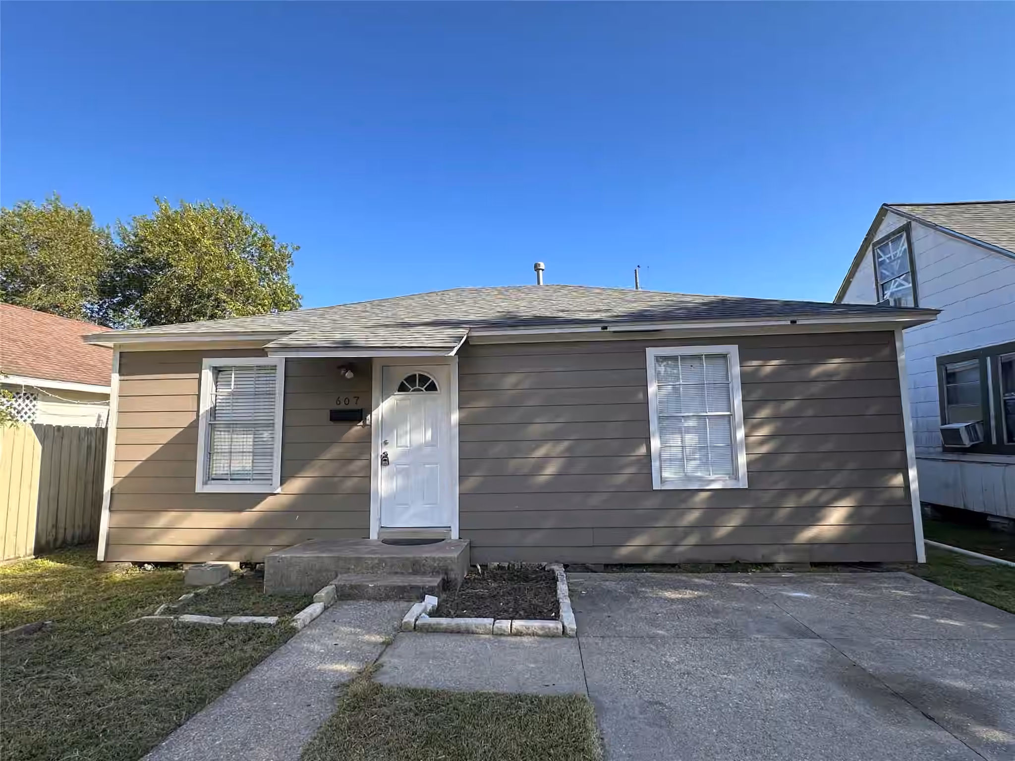 Photo 3 of 607 Bolster Street, Baytown, TX