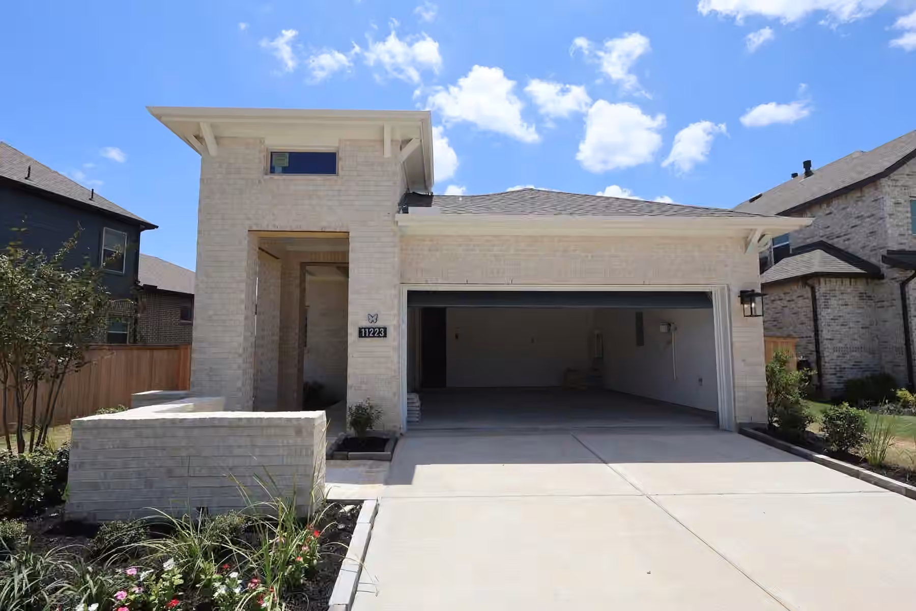 Photo 2 of 11223 Apricot Sulphur Drive, Cypress, TX