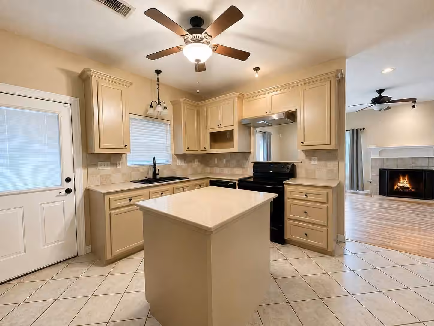 Photo 7 of 2204 Springwood Dr, Brenham, TX