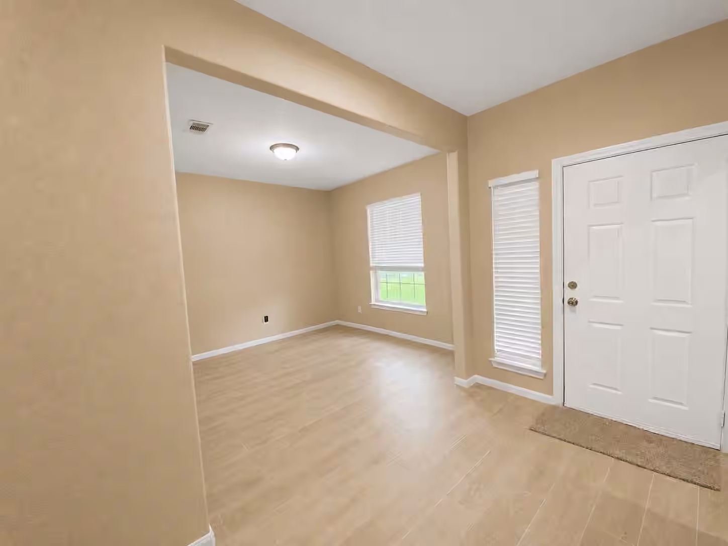 Photo 4 of 215 Doncaster Street, Conroe, TX