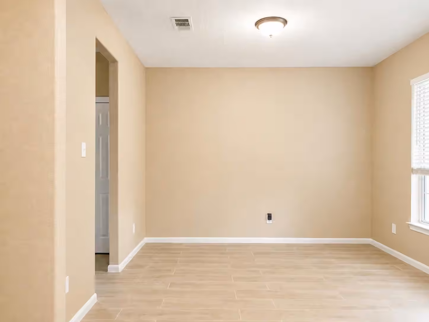 Photo 5 of 215 Doncaster Street, Conroe, TX