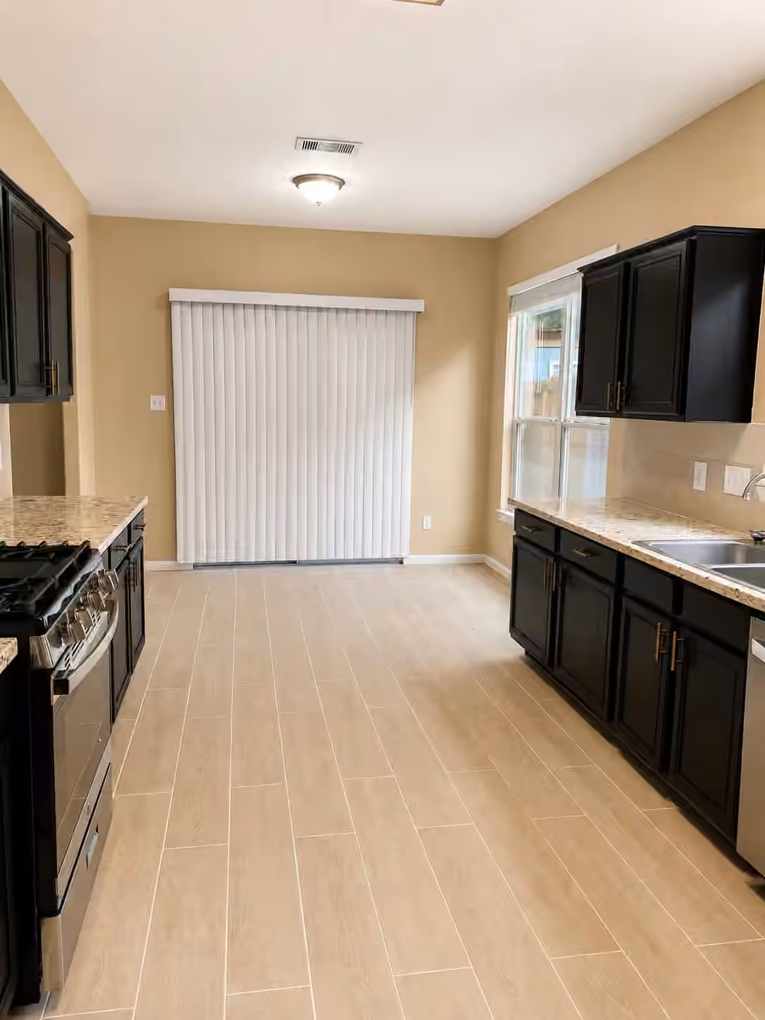 Photo 7 of 215 Doncaster Street, Conroe, TX