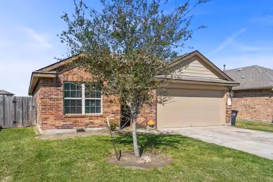 Photo 3 of 715 Harvest Bluff Drive, Rosharon, TX