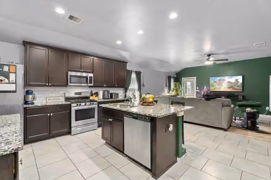 Photo 6 of 715 Harvest Bluff Drive, Rosharon, TX