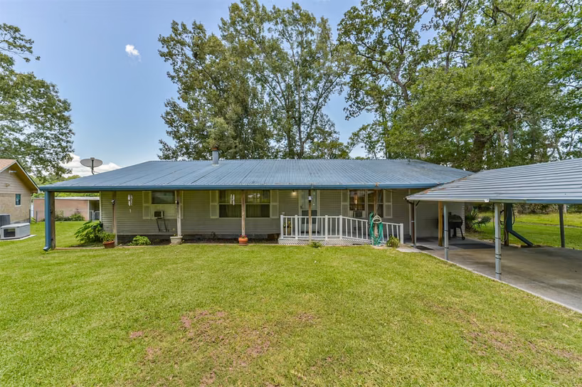 Photo of 1440 Lakeside Drive, Huntsville, TX