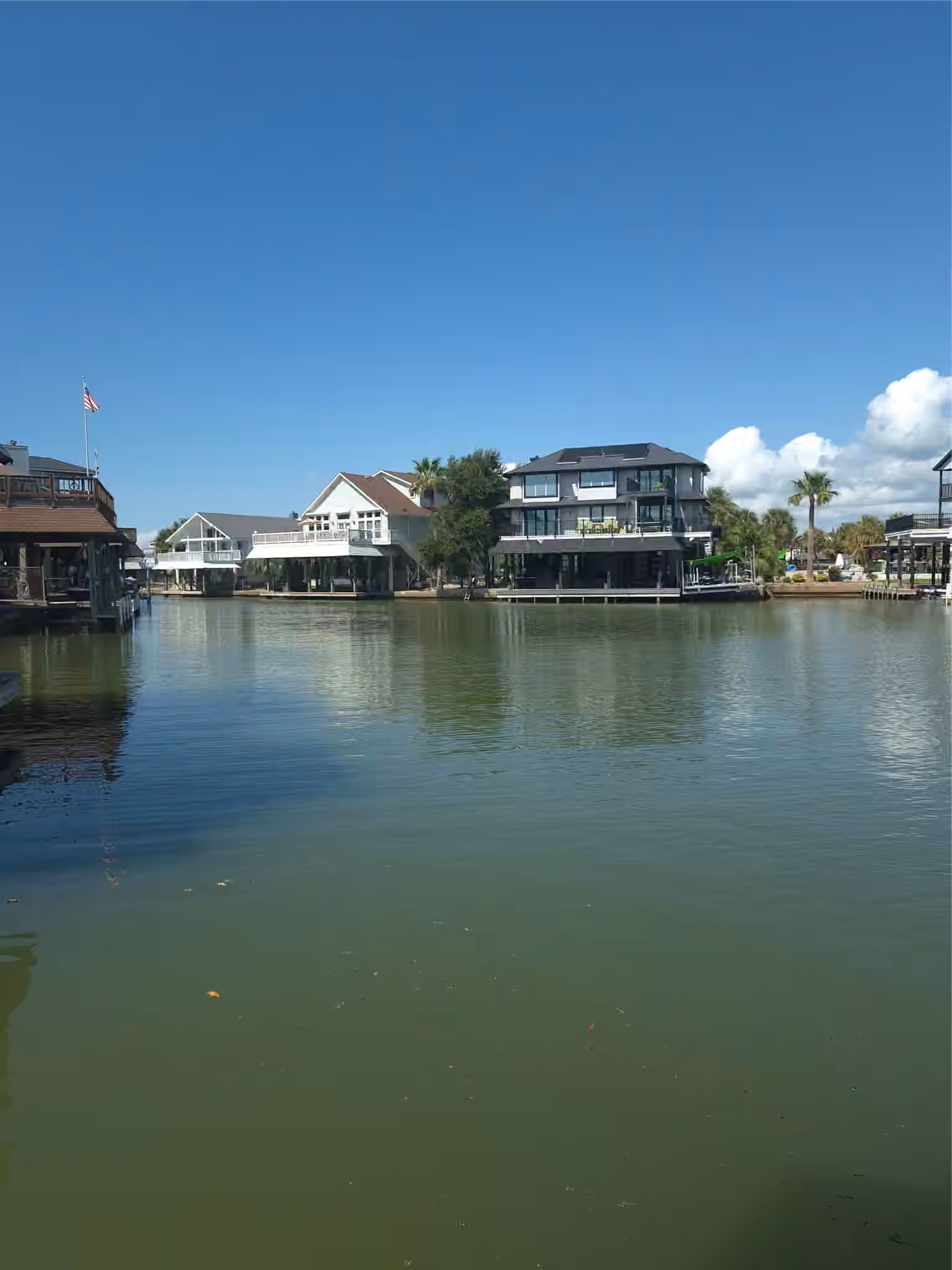 Photo 4 of 129 Quayside Drive, Tiki Island, TX