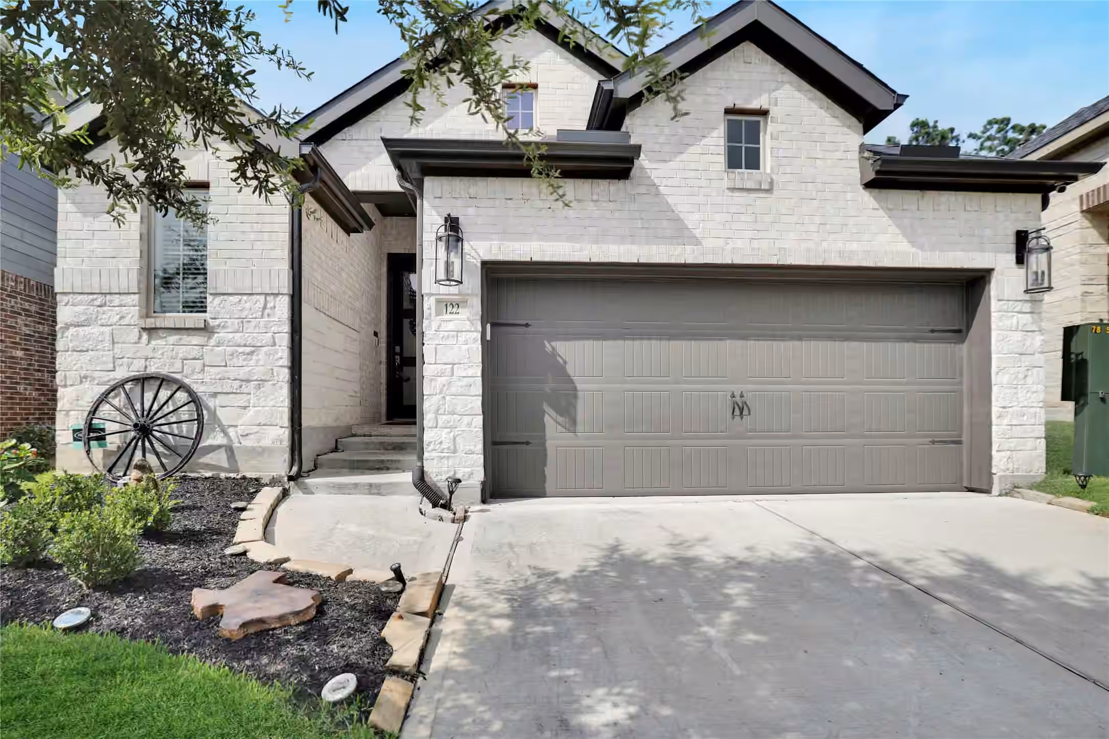 Photo of 122 Hidden Peak Drive, Montgomery, TX 77316