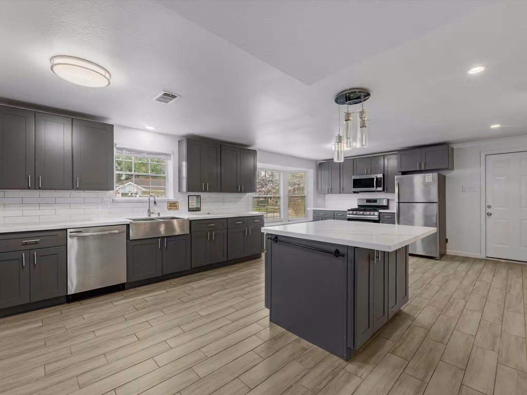 Photo 5 of 5747 Fontenelle Drive, Houston, TX