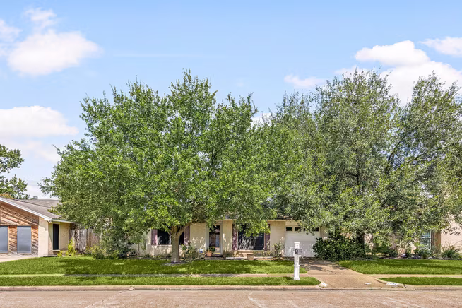 Photo 2 of 1342 Castle Glen Drive, Houston, TX