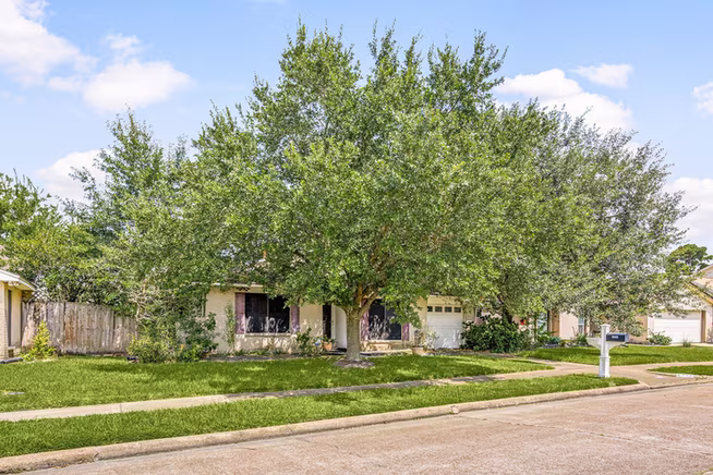 Photo 4 of 1342 Castle Glen Drive, Houston, TX
