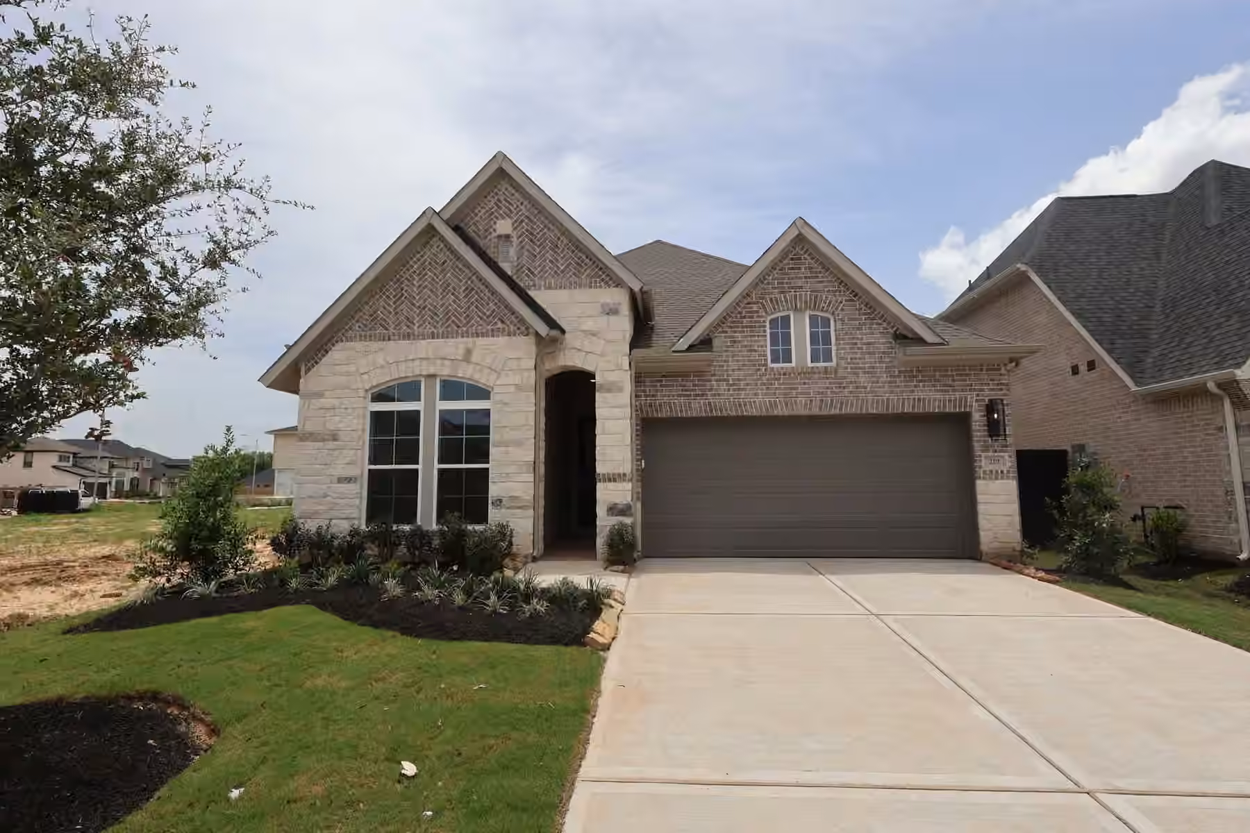 Photo 2 of 219 Mandarin Mist Street, Richmond, TX