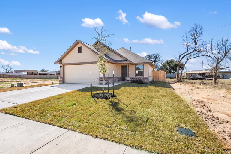 Photo 3 of 1231 High Street, Navasota, TX