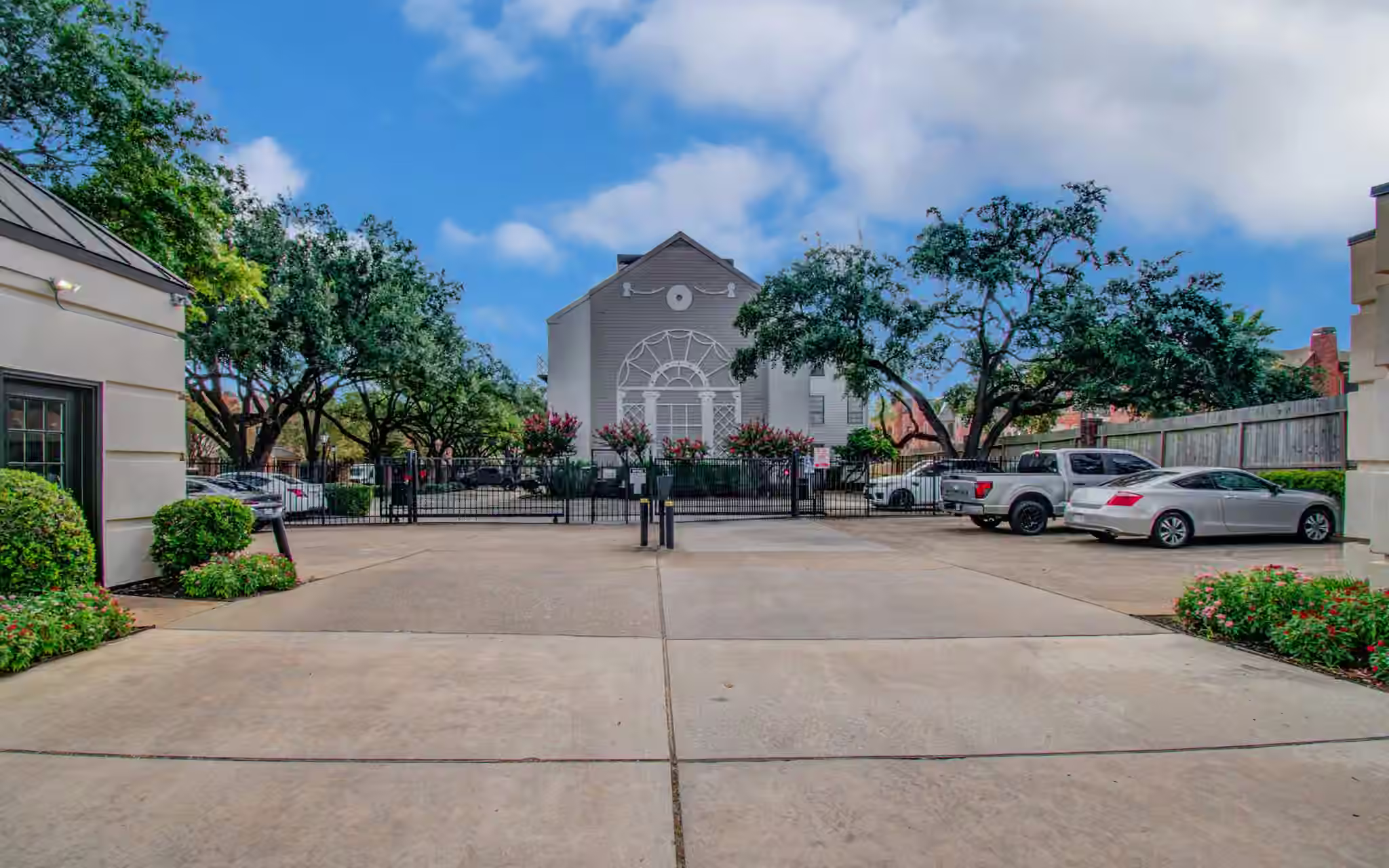 Photo 2 of 2333 Bering Drive 116, Houston, TX